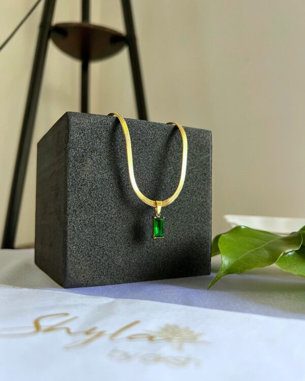 Emerald Gaze Necklace - Image 2