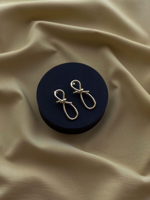 Elegant Knot Anti Tarnish flower Earring