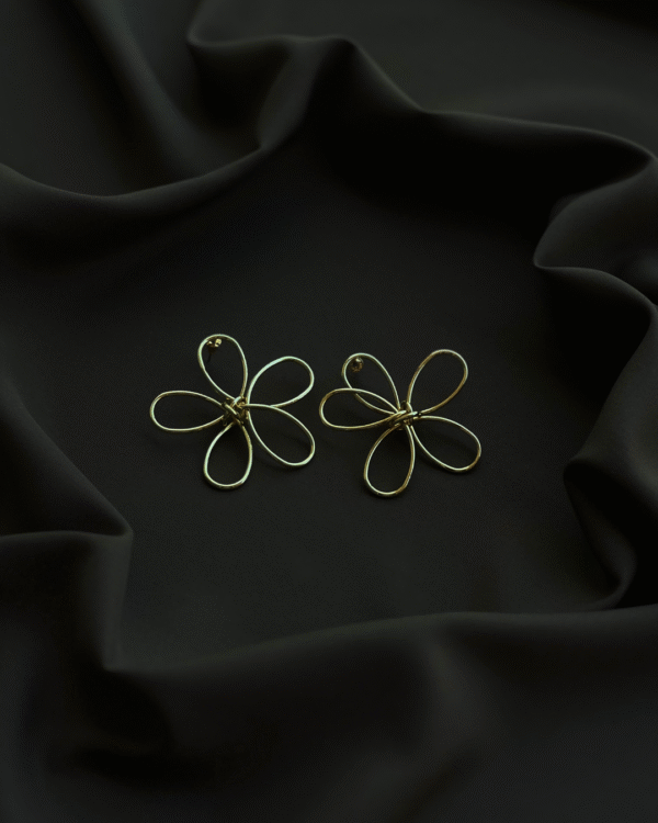 Beautiful Minimal Wired Flower Earrings