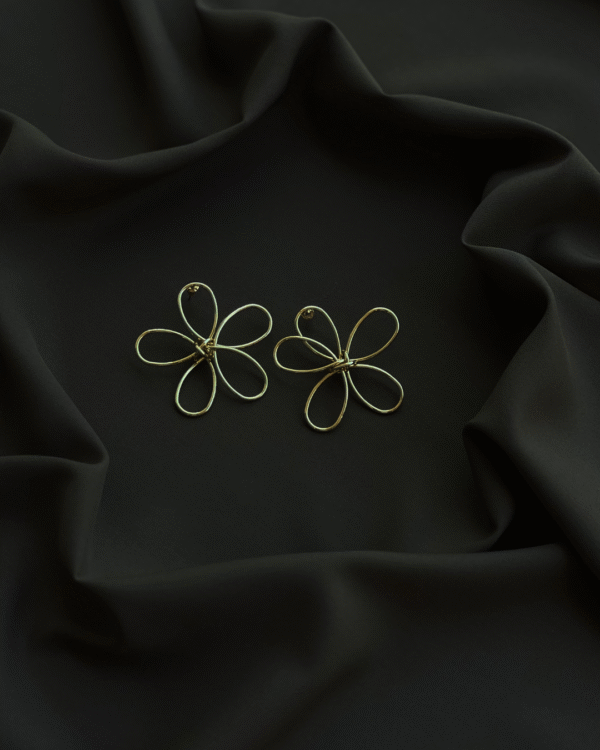 Beautiful Minimal Wired Flower Earrings - Image 3