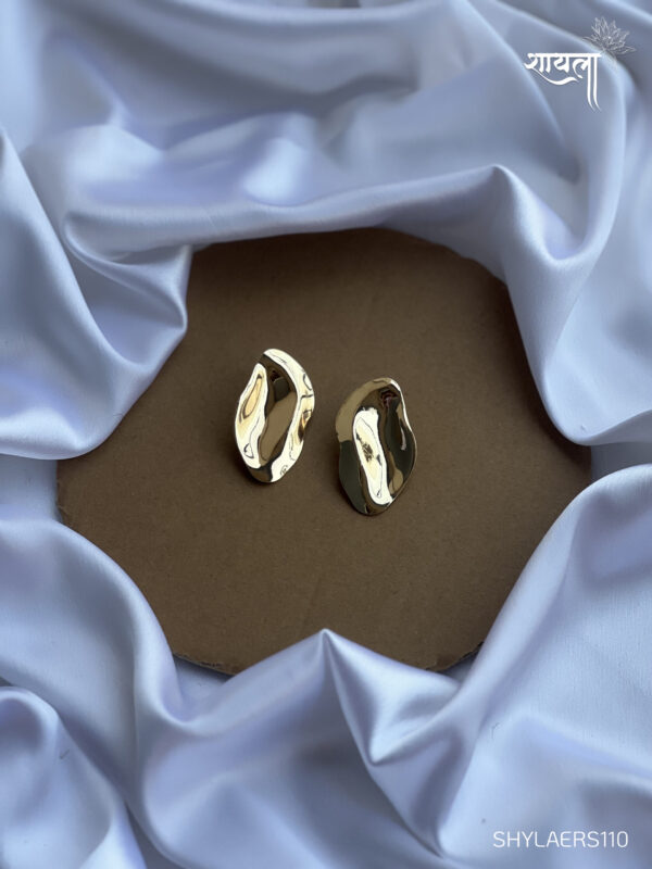 Golden Aesthetic Leaf Earring - Image 2