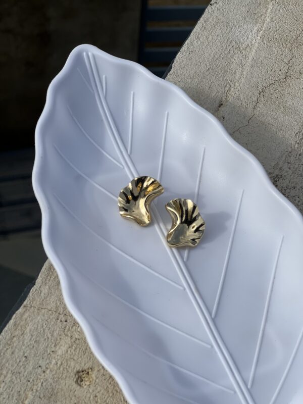 Golden Sea Shell Earring - Image 2