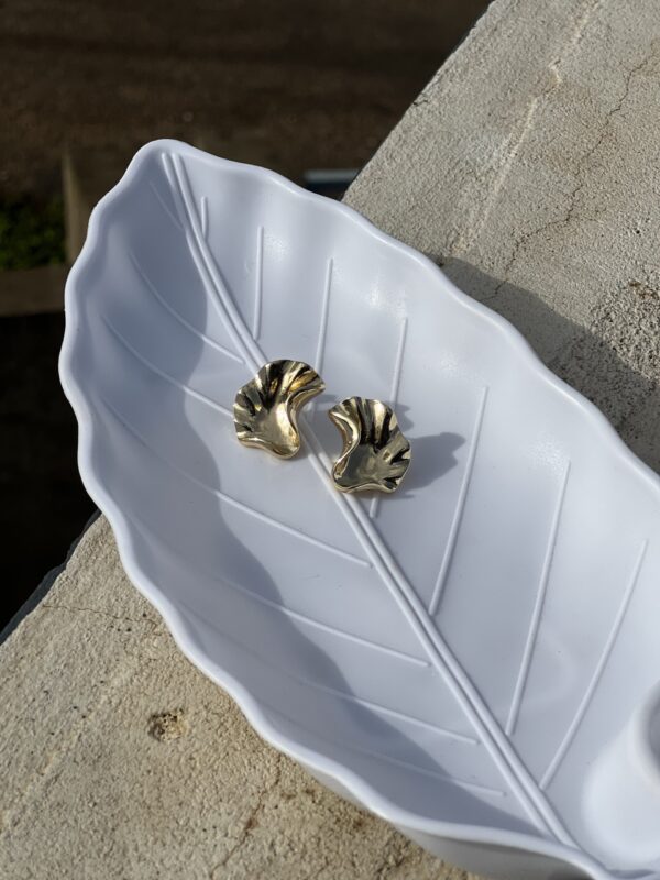 Golden Sea Shell Earring - Image 3