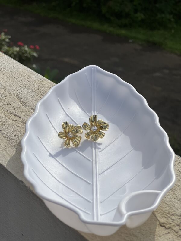Shiny Studded Anti Tarnish flower Earring - Image 3