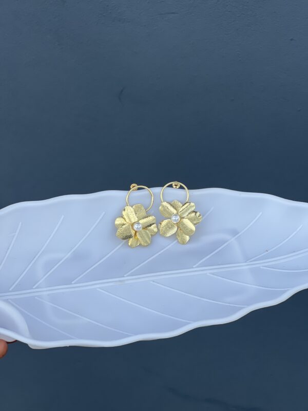Shiny Pearl Anti Tarnish flower Earring - Image 2