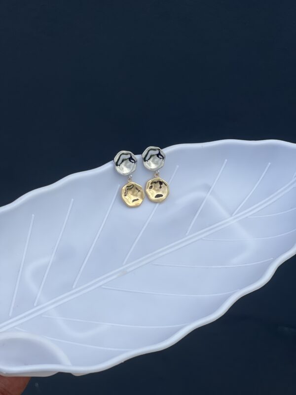 Duel tone Minimal Round Earring - Image 3