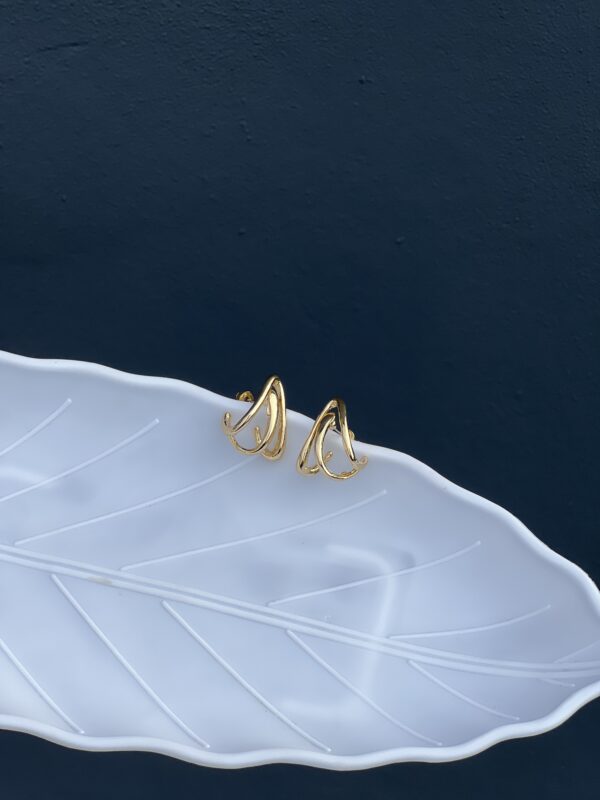 Rich Glimmering Statement Earing - Image 3