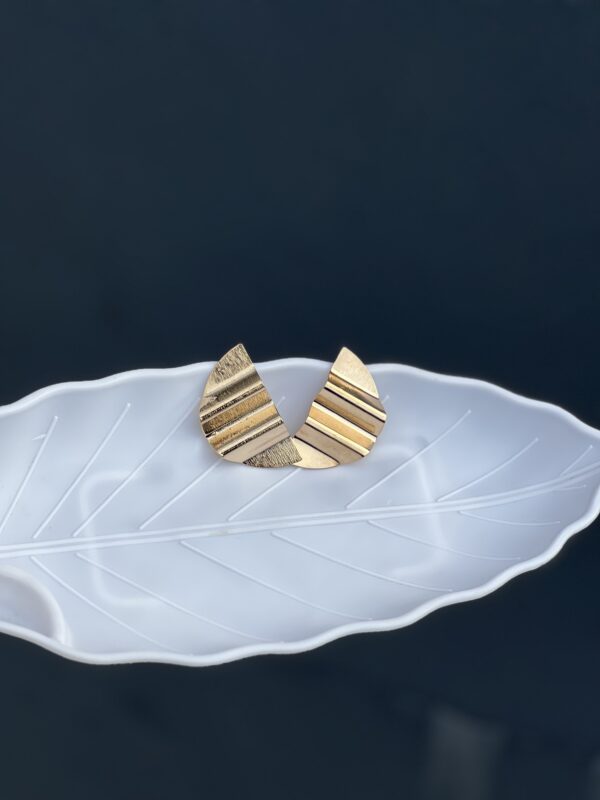 Champagne Zig-Zag Half Plate Earring - Image 3