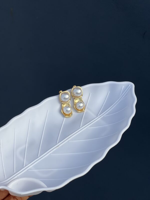 Duel Pearl Glossy Earrings - Image 3
