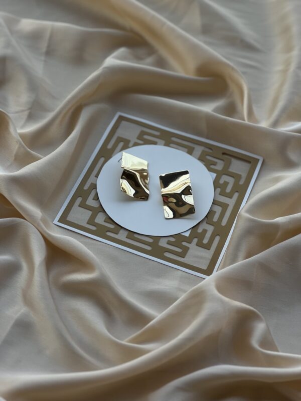 Golden Aesthetic Plate Earrings - Image 3