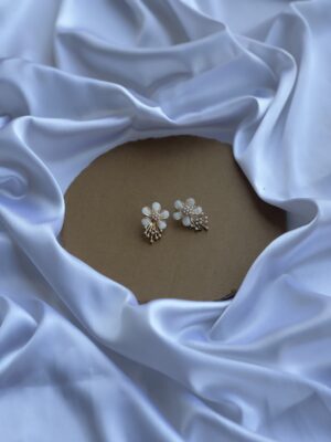 White Pearl Flower Earring