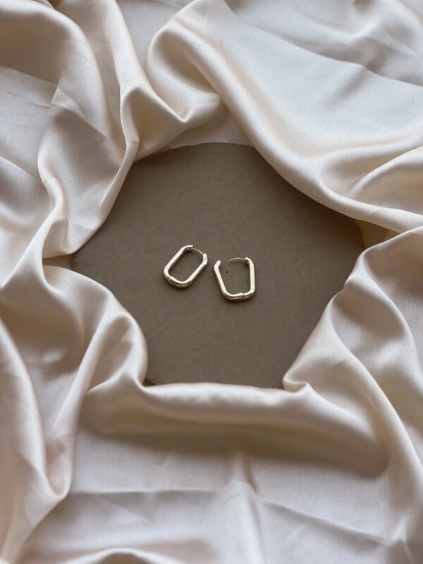 Minimal Rectangle Pipe Earrings - Image 3