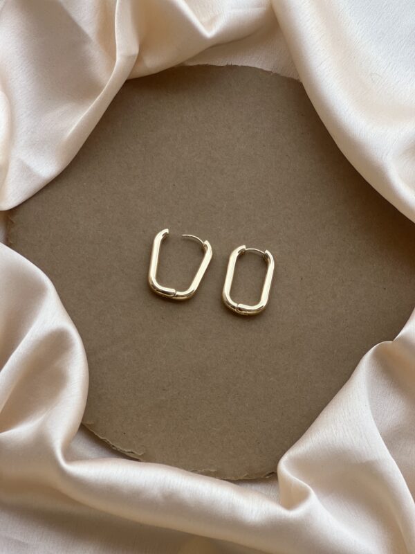 Minimal Rectangle Pipe Earrings - Image 2