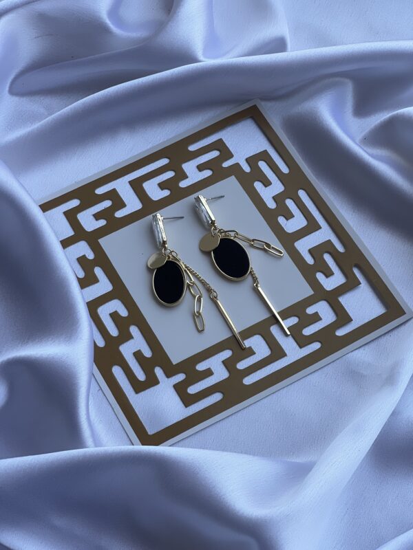 Solitaire Black Charm Long Earring