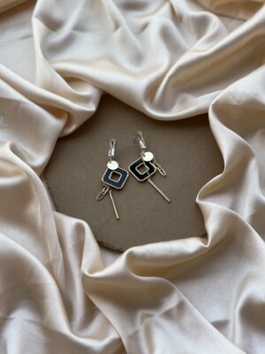 Solitaire Black Minimal Long Earring