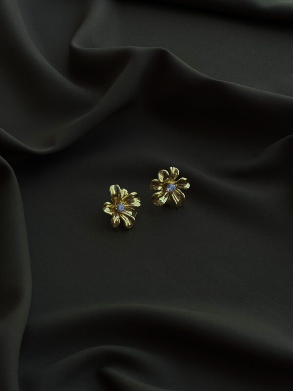 Shiny Studded Anti Tarnish flower Earring - Image 2