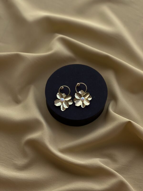 Shiny Pearl Anti Tarnish flower Earring